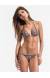 Biqu�ni empina bumbum Triya Tammy